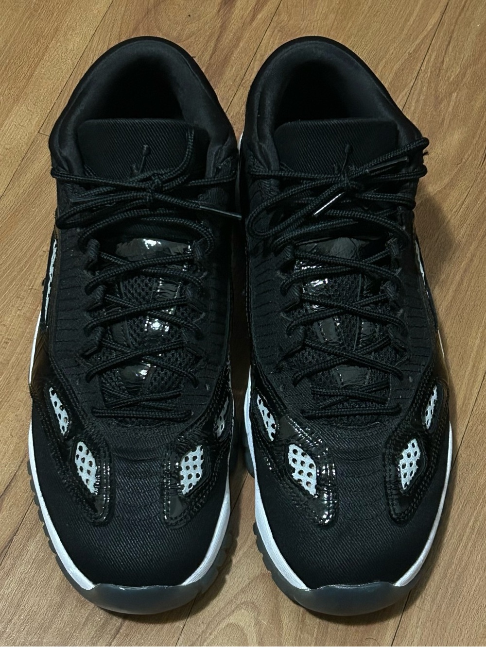 Air Jordan Retro 11 Low IE